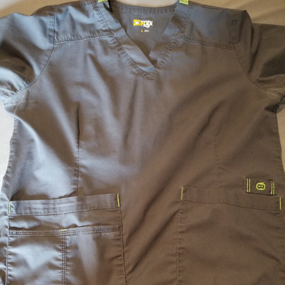 Wonderwink scrub top